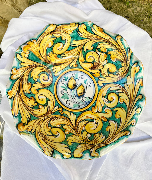 Hand-painted Sicilian ceramic decorative plate with baroque motifs
Mediterranean ceramic wall plate handcrafted in Sicily
Italian artisan ceramic plate in emerald green and golden yellow